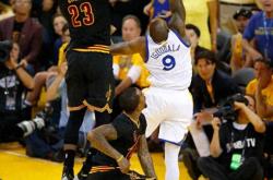 赛地聚焦——CBA常规赛清晨热度飙升，克里夫兰骑士单刀错失，震撼外界，轮换策略成焦点的简单介绍开云中国